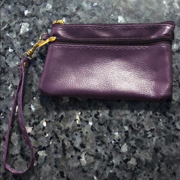 2 Wristlets Free with Bundle🤑 - Picture 3 of 3